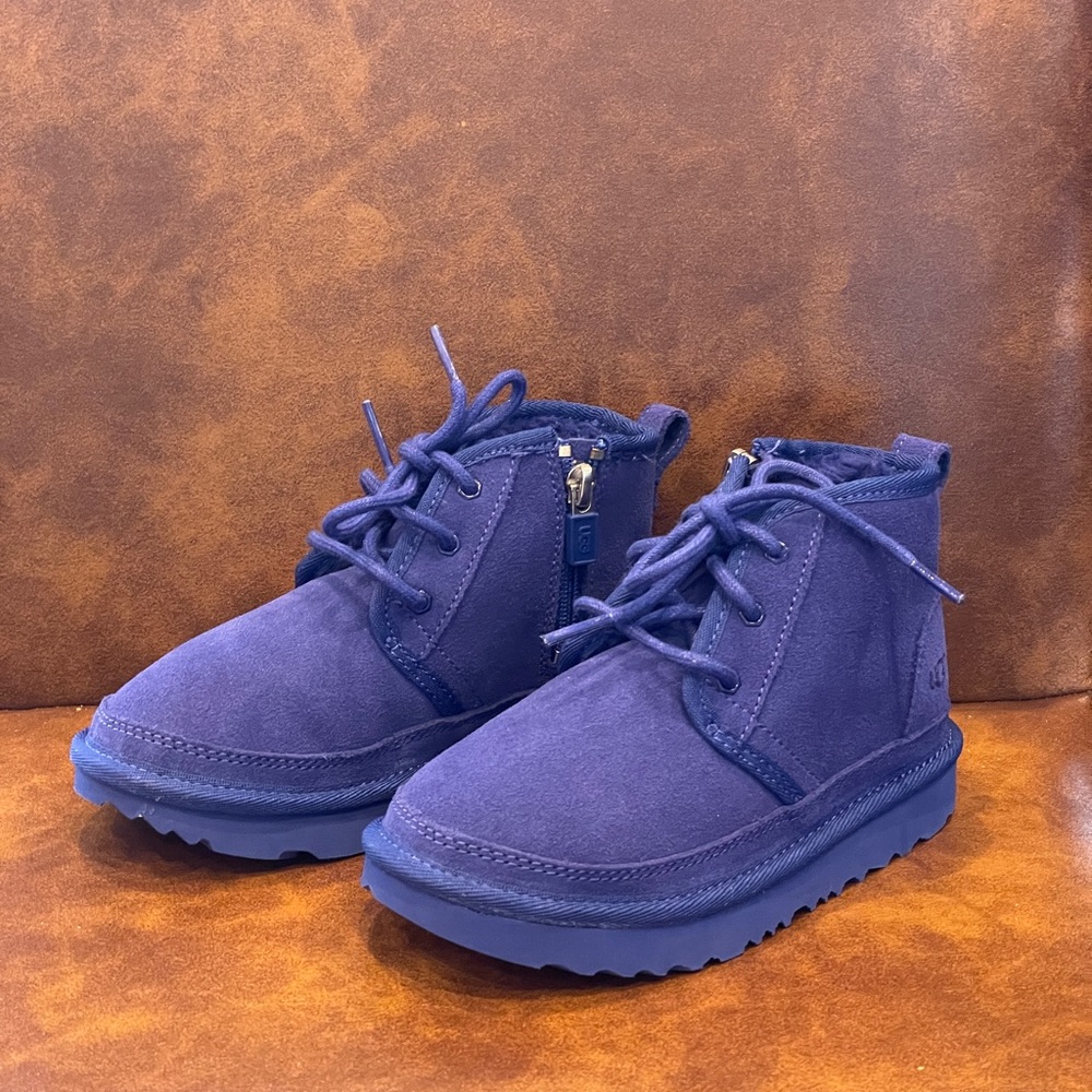 KIDS NEUMAL UGGS SZ 11 NEW